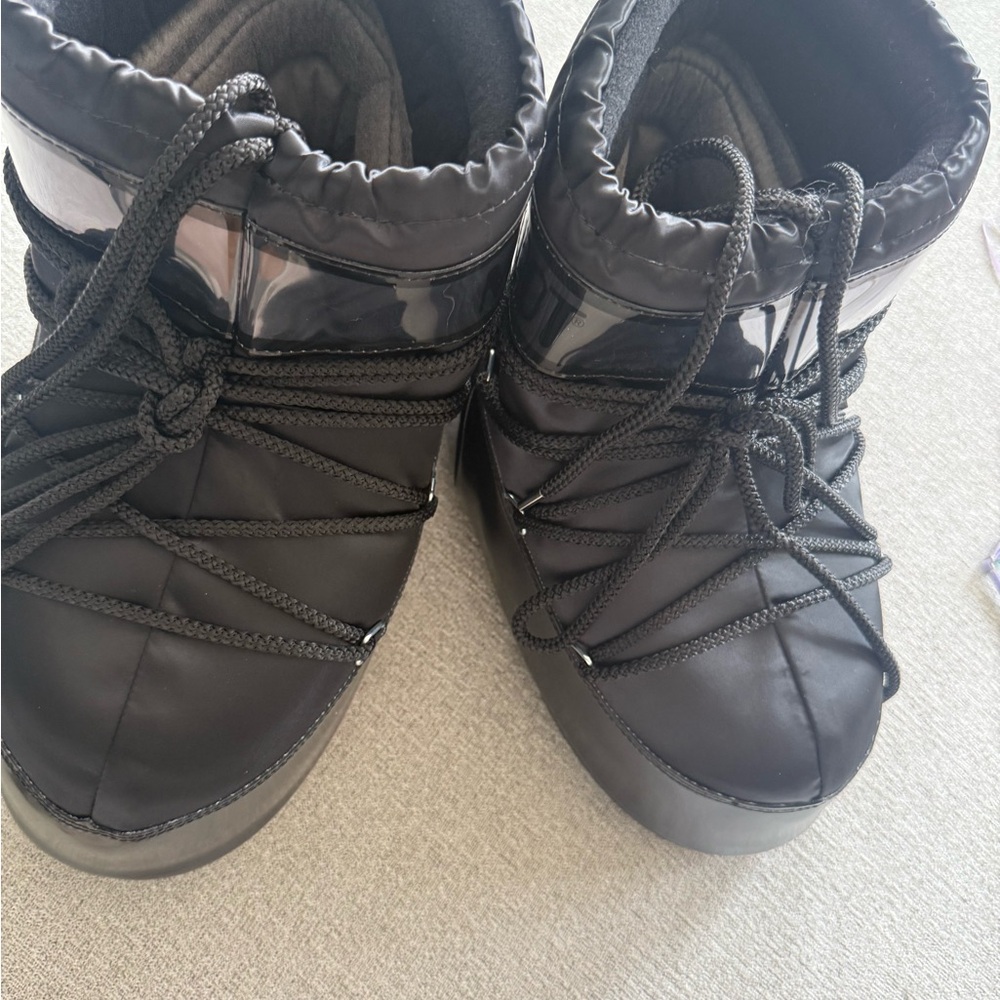 NEW MOON BOOTS!